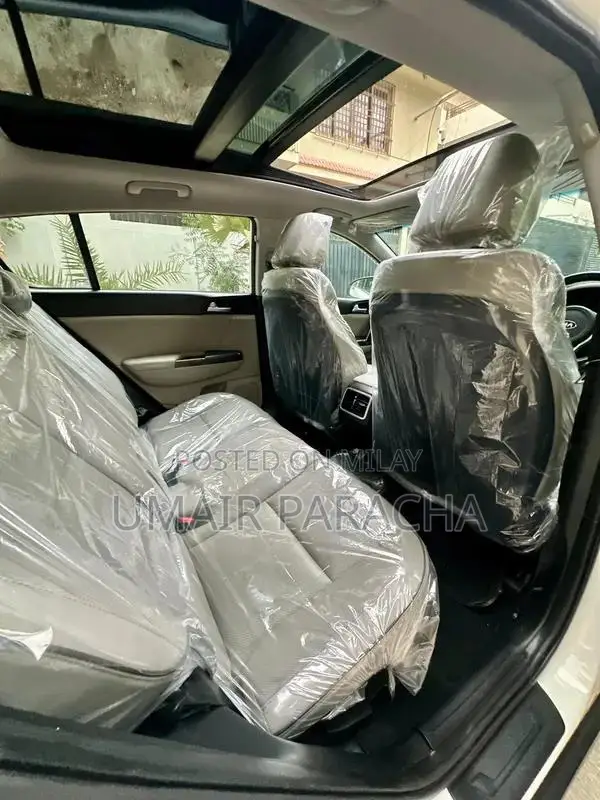 Kia Sportage AWD - Brand New Condition, Spotless Exterior