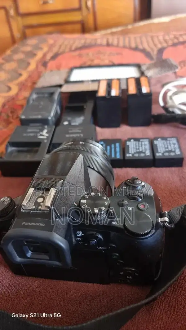 Professional Lens Kit with 3 Batteries and Charger