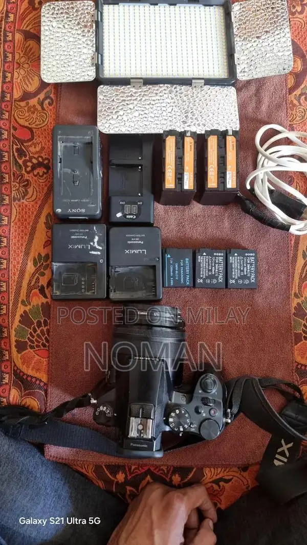 Professional Lens Kit with 3 Batteries and Charger