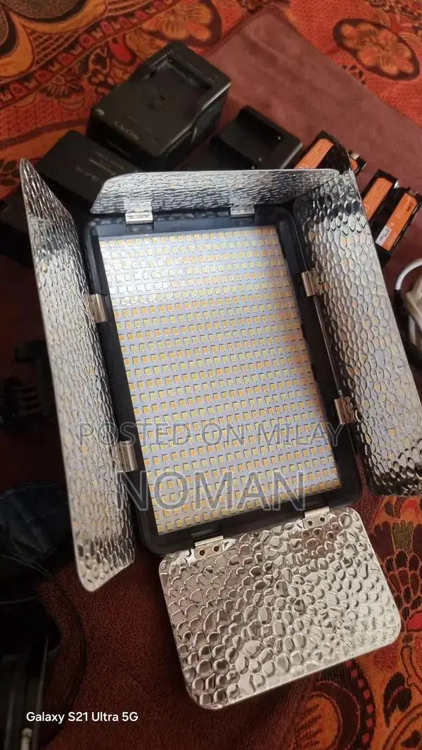 Professional Lens Kit with 3 Batteries and Charger