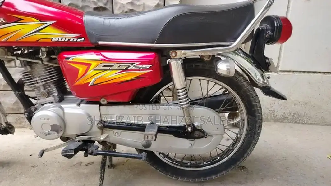 Honda 125cc Motorcycle - First Owner, Excellent Condition