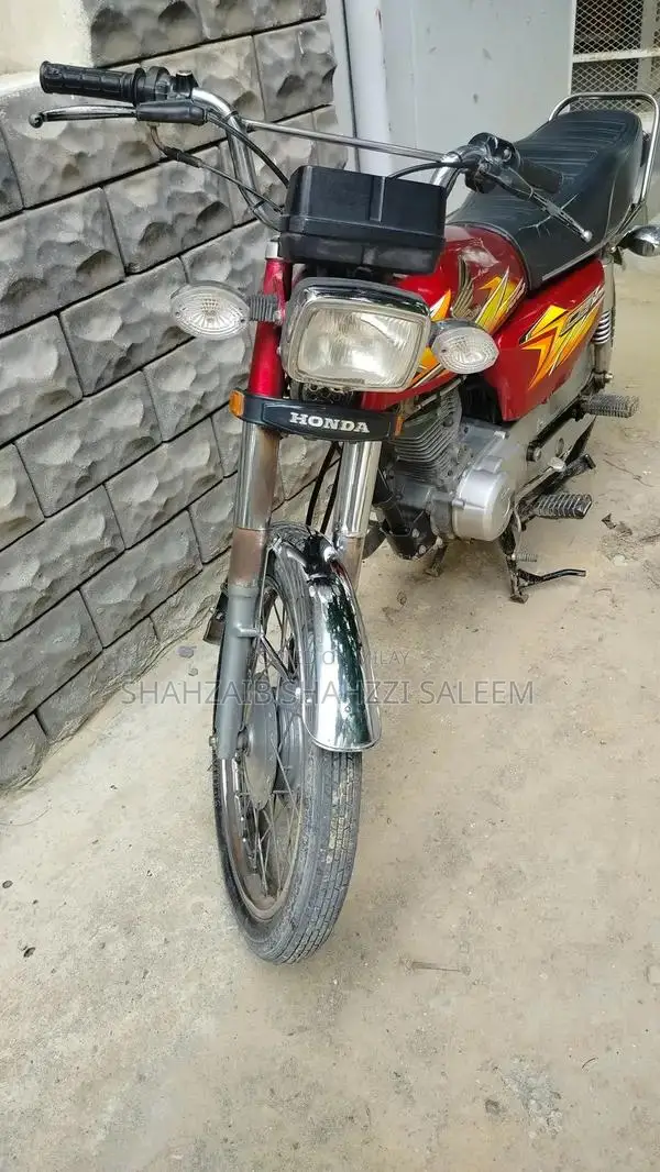 Honda 125cc Motorcycle - First Owner, Excellent Condition