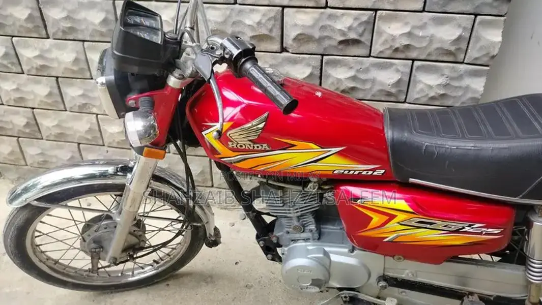 Honda 125cc Motorcycle - First Owner, Excellent Condition