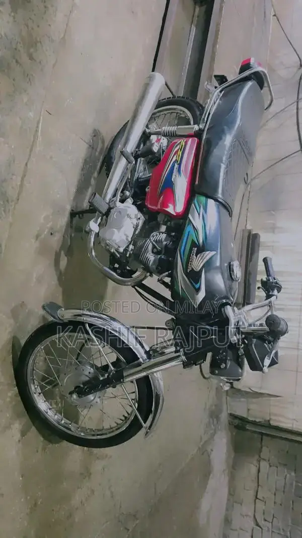 Honda 125cc Motorcycle - 2023 Model Compact Urban Commuter