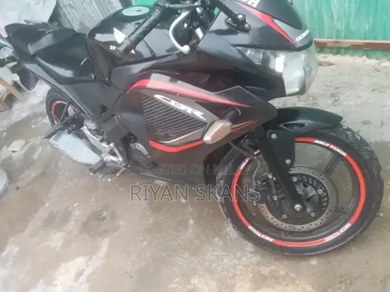 Honda CBR 150R Sport Motorcycle - 2015 Japanese Import