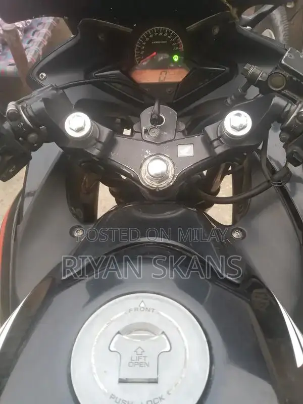 Honda CBR 150R Sport Motorcycle - 2015 Japanese Import