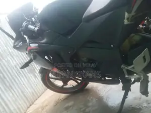 Honda CBR 150R Sport Motorcycle - 2015 Japanese Import