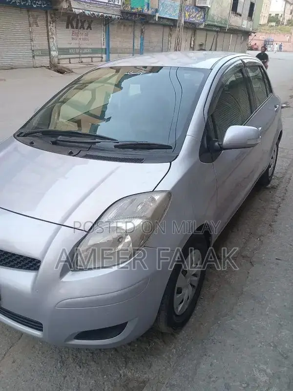 Toyota Vitz 2010 Compact Hatchback - Silver Automatic Import
