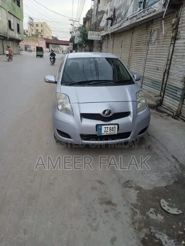 Toyota Vitz 2010 Compact Hatchback - Silver Automatic Import