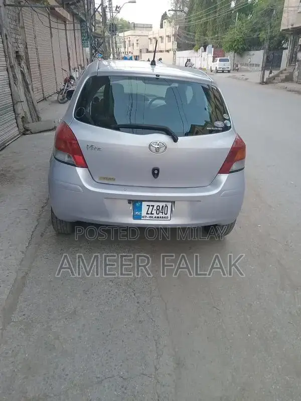 Toyota Vitz 2010 Compact Hatchback - Silver Automatic Import