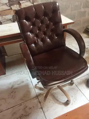 Used Office Furniture: Professional Workspace Tables and Chairs