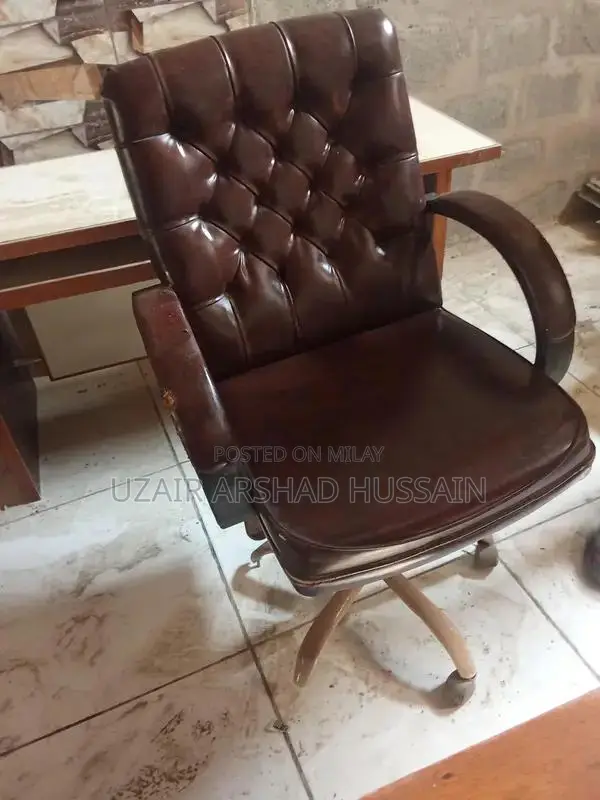 Used Office Furniture: Professional Workspace Tables and Chairs