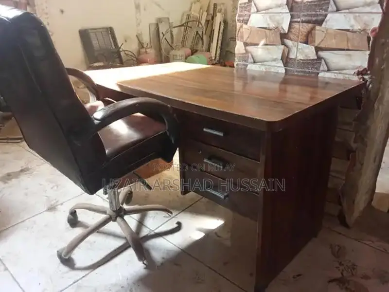 Used Office Furniture: Professional Workspace Tables and Chairs