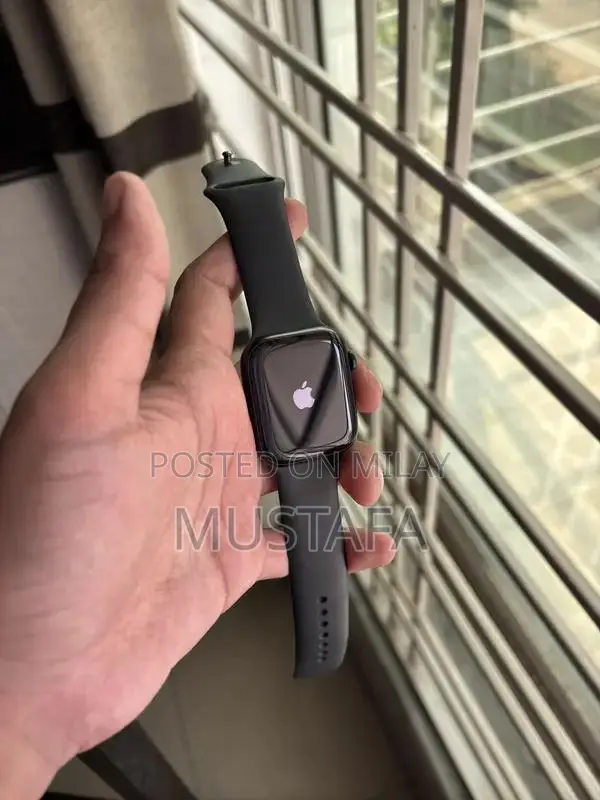 Apple Watch Series 9 45mm - 100% Health, Original Condition Smartwatch