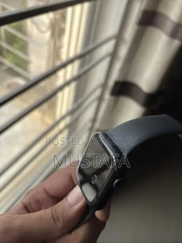 Apple Watch Series 9 45mm - 100% Health, Original Condition Smartwatch