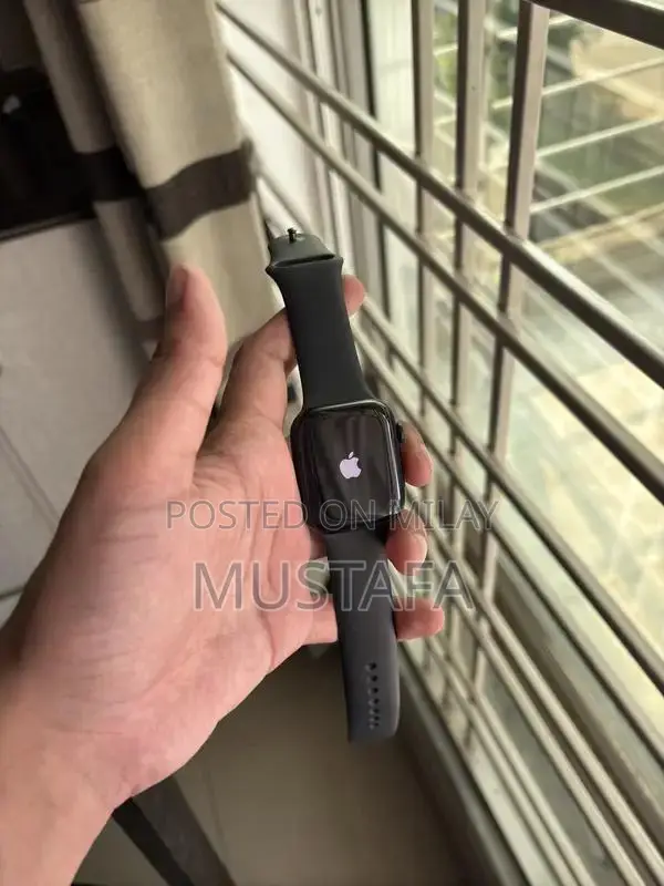 Apple Watch Series 9 45mm - 100% Health, Original Condition Smartwatch