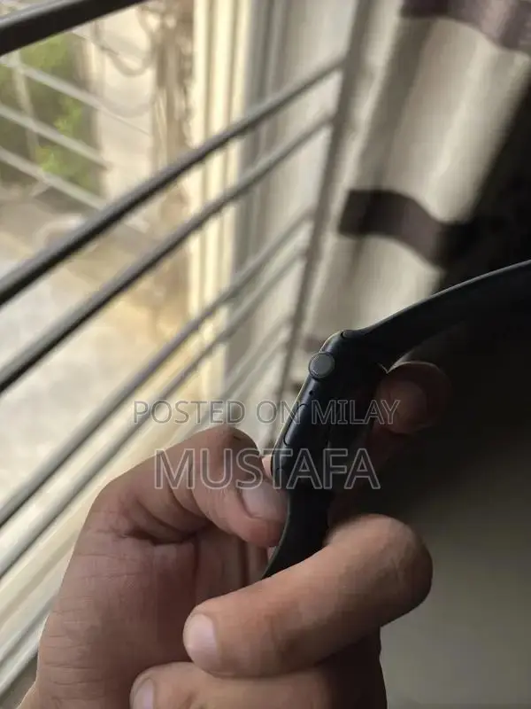 Apple Watch Series 9 45mm - 100% Health, Original Condition Smartwatch