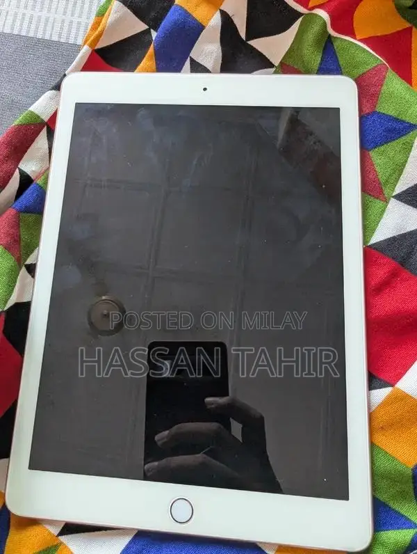 Apple iPad 6th Generation Light Peach Tablet