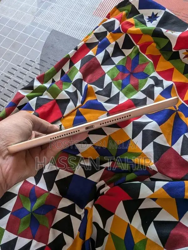 Apple iPad 6th Generation Light Peach Tablet