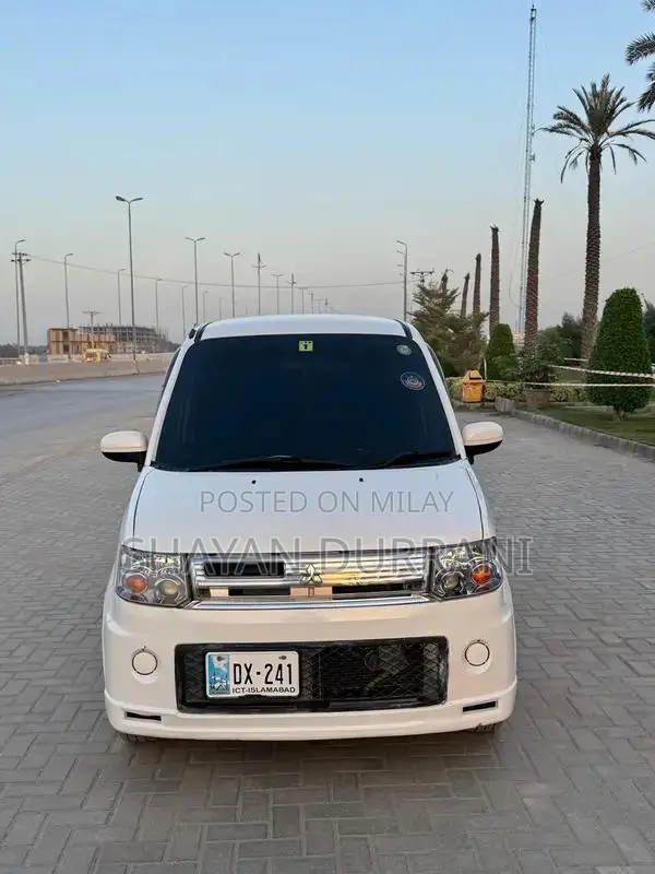 Mitsubishi Toppo Compact Car - Two-Piece White Model