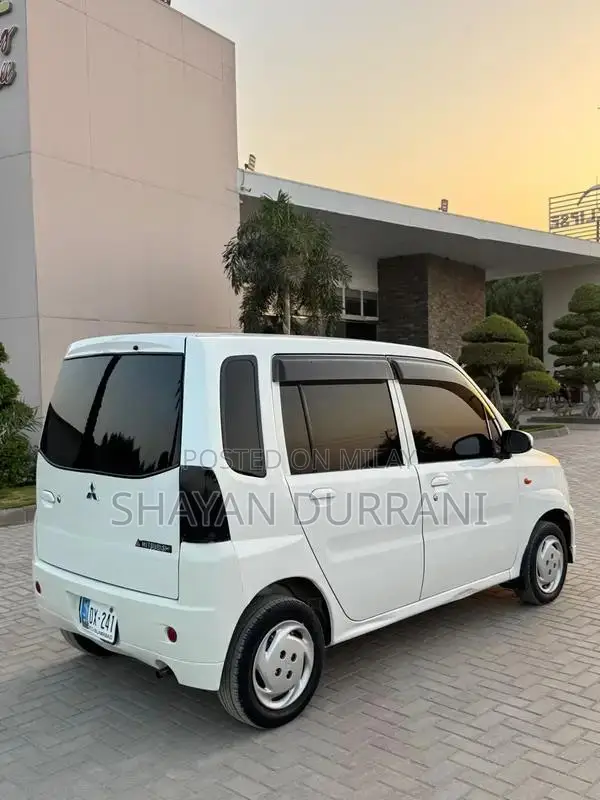 Mitsubishi Toppo Compact Car - Two-Piece White Model
