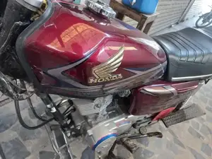 Photo - Honda CG 125 Motorcycle - 2020 Model Commuter Bike