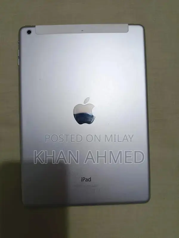 Apple iPad Air 1 - iOS Tablet with Charger