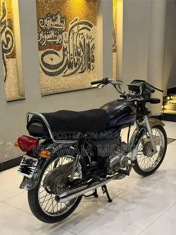 Honda CD 70 Motorcycle - Classic Black Two-Wheeler