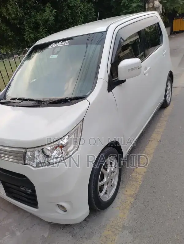 Suzuki Wagon R Stingray Japan-Made Pearl White Compact Car