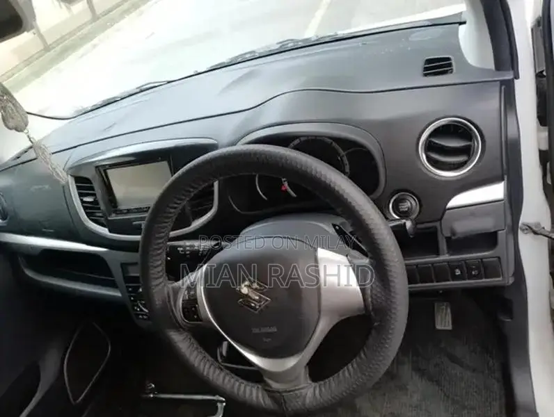 Suzuki Wagon R Stingray Japan-Made Pearl White Compact Car