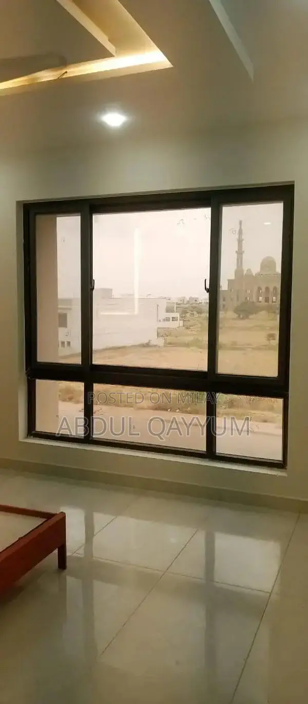 Professional Aluminum and Glass Construction Services