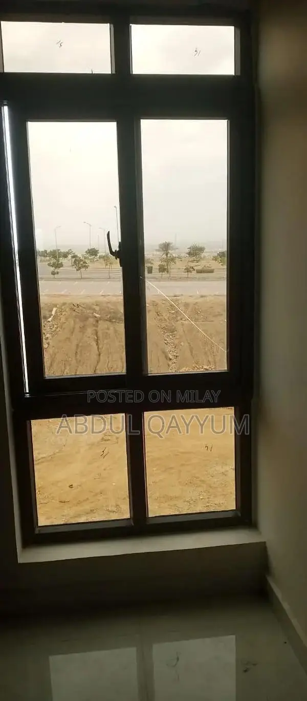 Professional Aluminum and Glass Construction Services