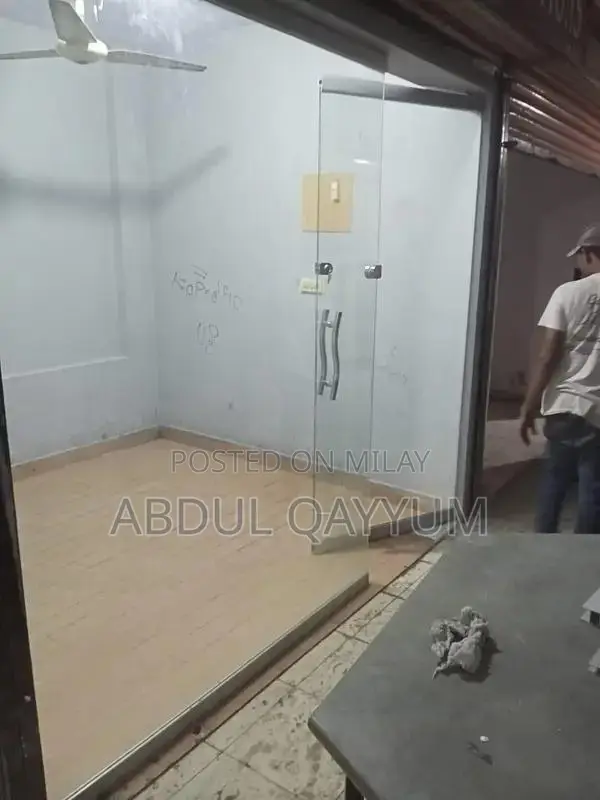 Professional Aluminum and Glass Construction Services