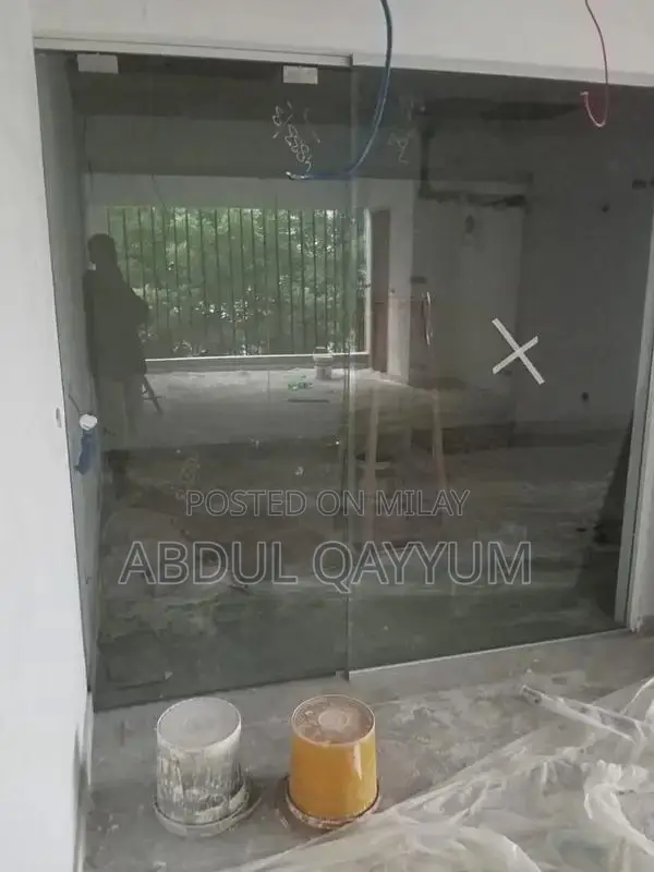 Professional Aluminum and Glass Construction Services