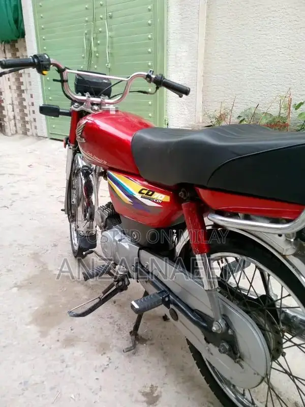 Honda CD70 Motorcycle - Classic Commuter Bike