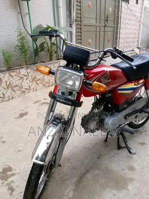 Honda CD70 Motorcycle - Classic Commuter Bike