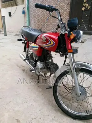 Honda CD70 Motorcycle - Classic Commuter Bike