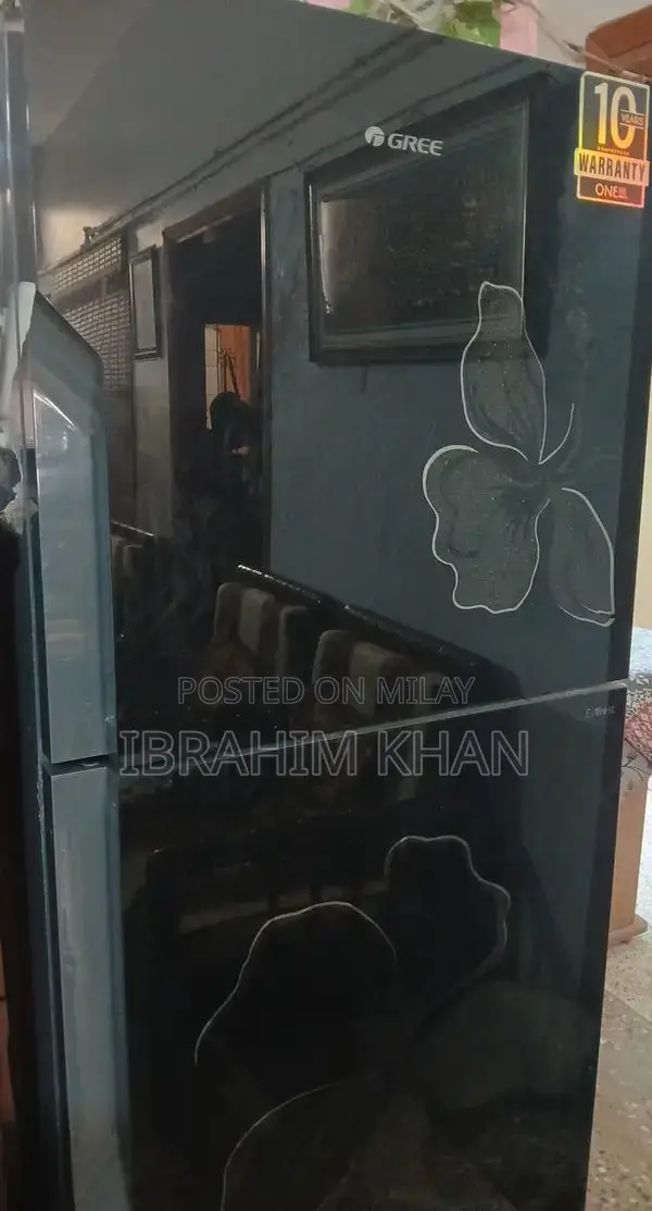 Gree Full Size Black Refrigerator - Spacious Home Appliance