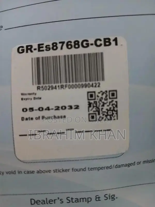 Gree Full Size Black Refrigerator - Spacious Home Appliance