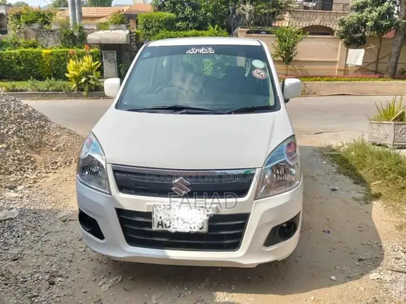 I am selling Suzuki wagnor r 2021