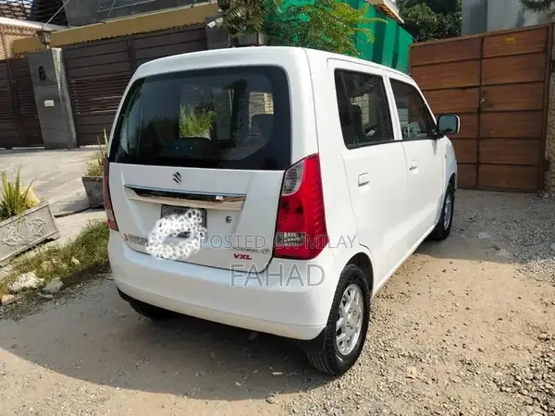 I am selling Suzuki wagnor r 2021