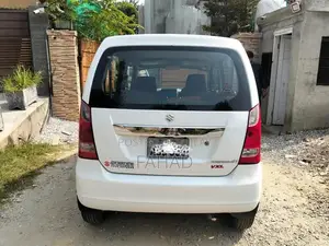 I am selling Suzuki wagnor r 2021