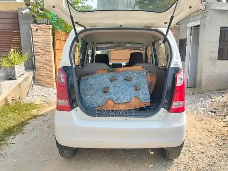 I am selling Suzuki wagnor r 2021