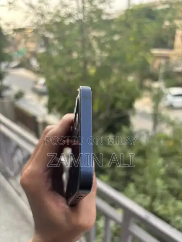 iPhone 12 64GB Smartphone with Face ID and True Tone