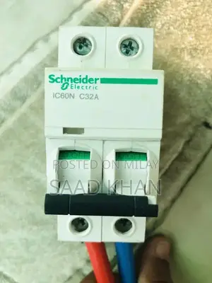 Photo - Schneider 32A Circuit Breaker with 10ft 25mm Pure Copper DC Wire