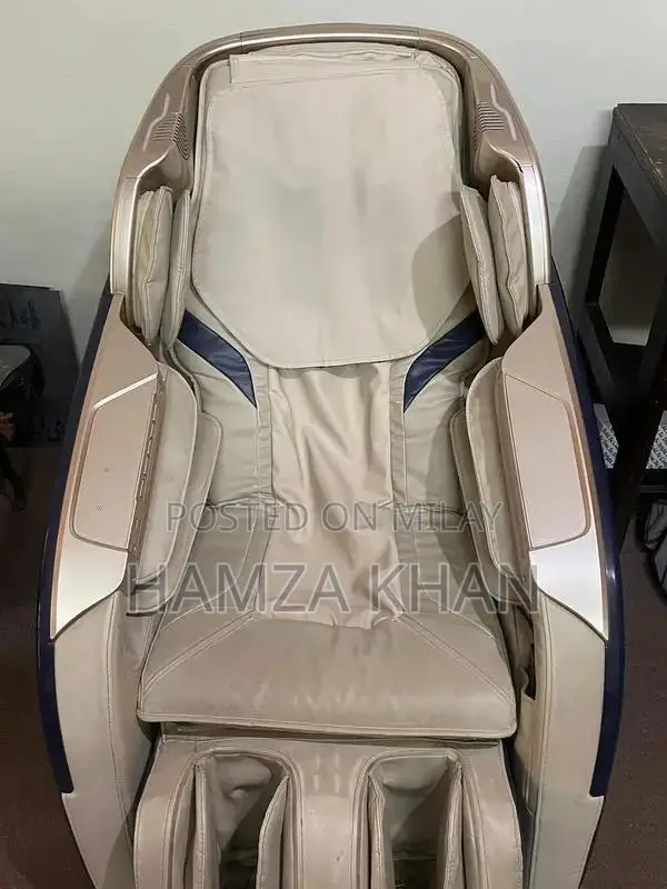 JC Buckman 330 L-Shaped Track 4D Massage Chair