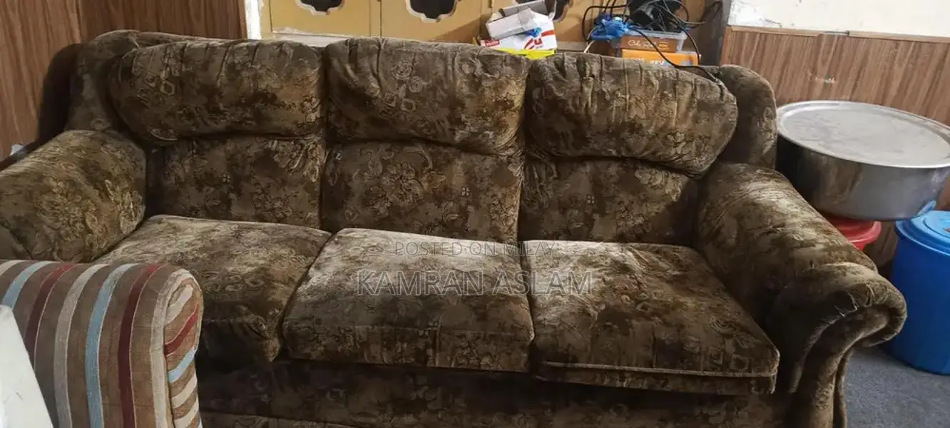 Japanese Style Velvet Furniture Piece with Elegant Finish