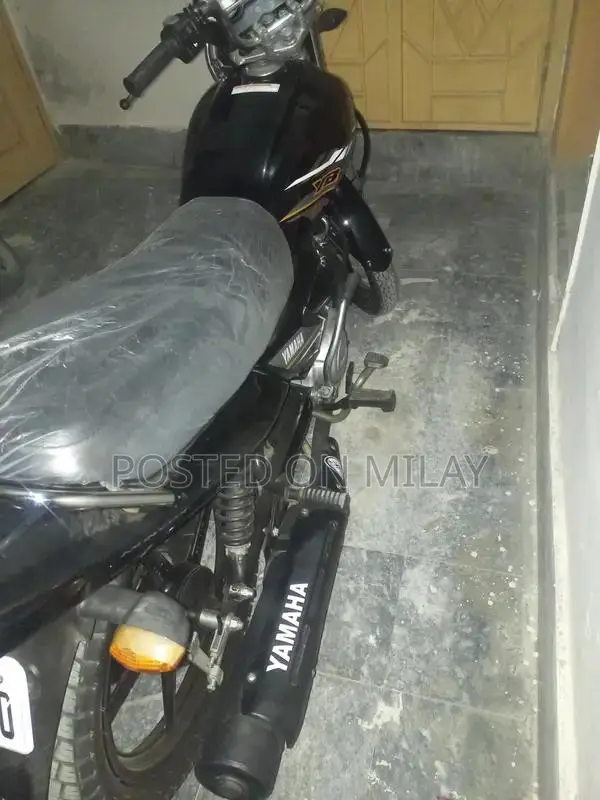 Yamaha YBZ 125 DX Motorcycle - 2021 Model Black