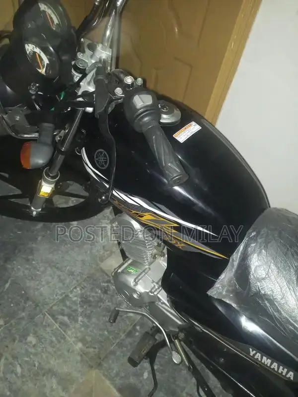 Yamaha YBZ 125 DX Motorcycle - 2021 Model Black