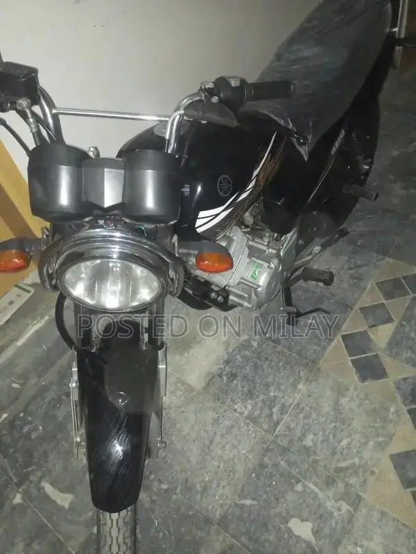 Yamaha YBZ 125 DX Motorcycle - 2021 Model Black